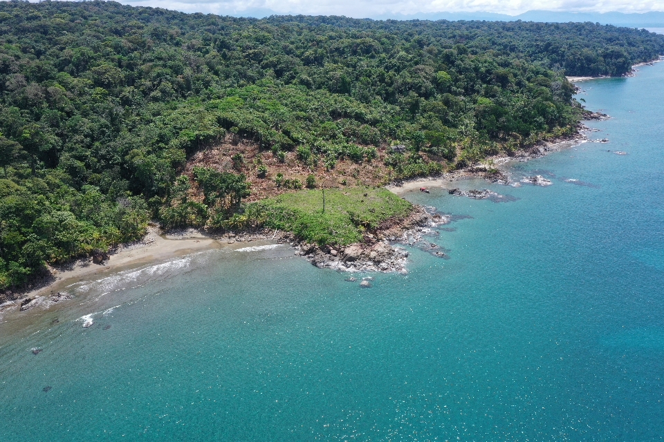 Caribbean beach ocean front lots in Panama for sale