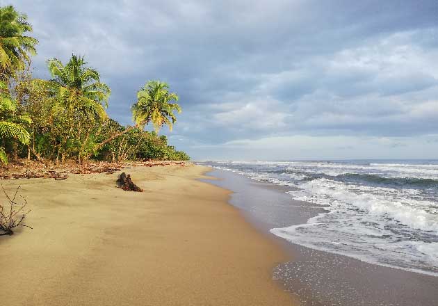 Caribbean beachfront lots for sale in Panama